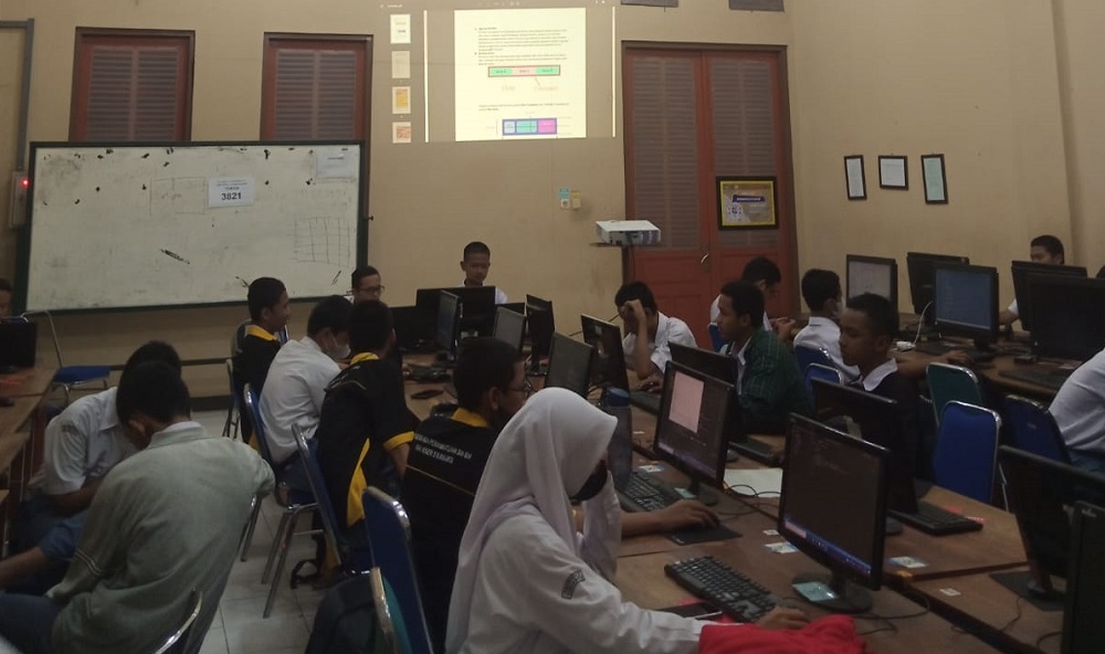 Pelaksanaan Sertifikasi Internasional Kemampuan Bahasa Inggris TOEIC 2021 di SMK NEGERI 5 SURAKARTA
