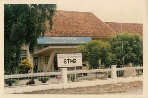 latar2